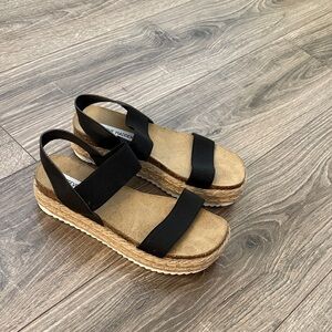 Steve Madden BRAND NEW Black and Tan Platform Sandals